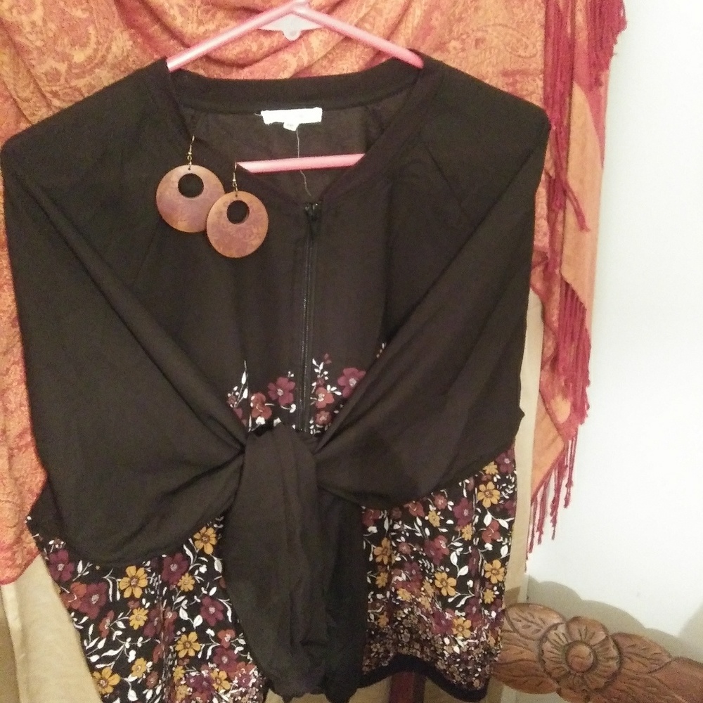 Beautiful Maurices Zip up Blouse!